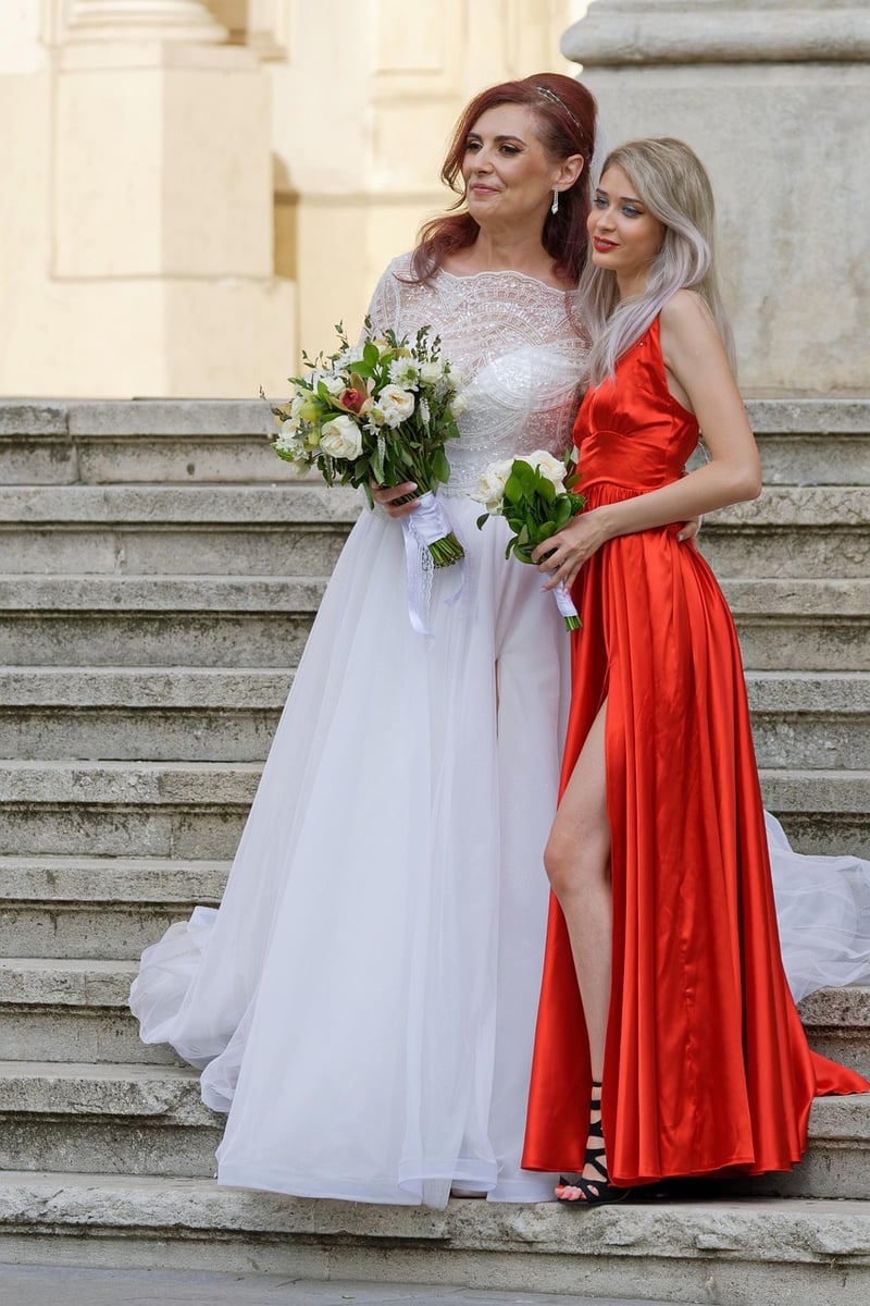 Bridesmaids in Pastel Dresses